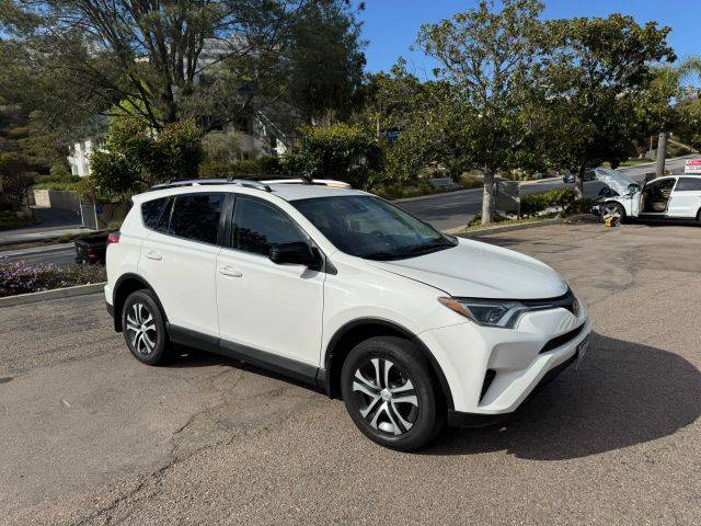 2018 Toyota RAV4 LE FWD photo
