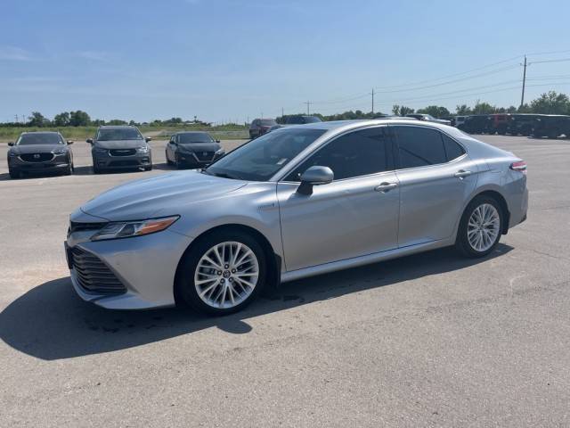 2018 Toyota Camry Hybrid XLE FWD photo