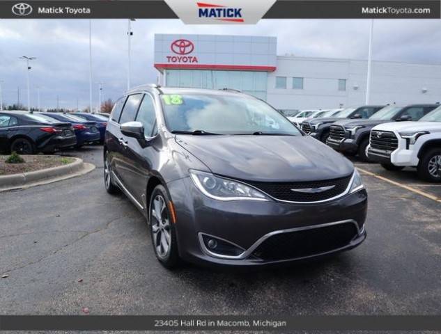 2018 Chrysler Pacifica Minivan Limited FWD photo