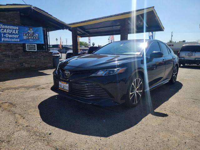 2018 Toyota Camry SE FWD photo