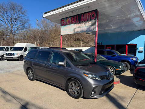 2018 Toyota Sienna SE Premium FWD photo