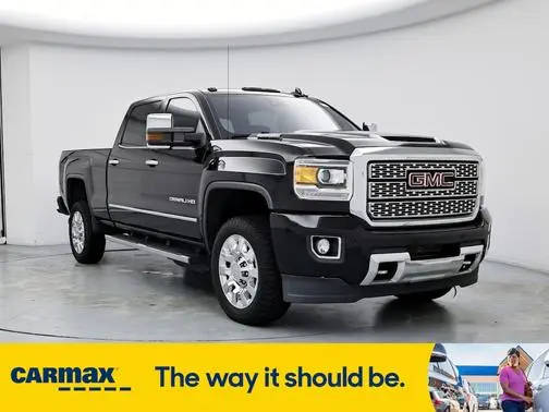 2018 GMC Sierra 2500HD Denali 4WD photo