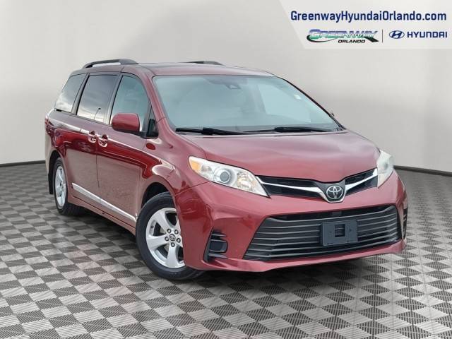 2018 Toyota Sienna LE FWD photo