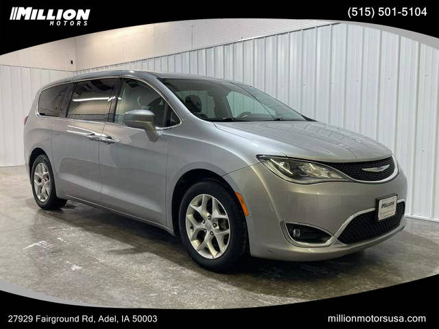 2018 Chrysler Pacifica Minivan Touring Plus FWD photo