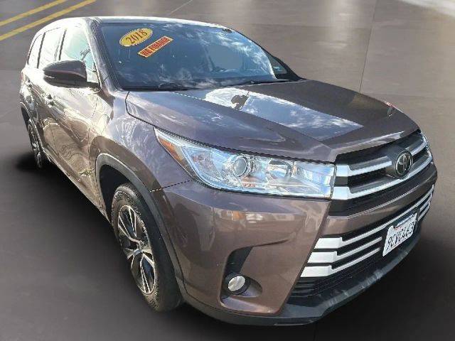 2018 Toyota Highlander LE Plus FWD photo