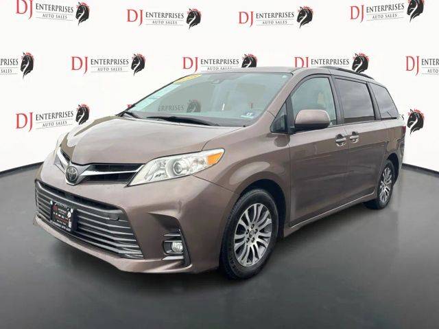 2018 Toyota Sienna XLE FWD photo