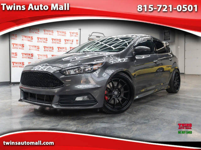 2018 Ford Focus ST FWD photo