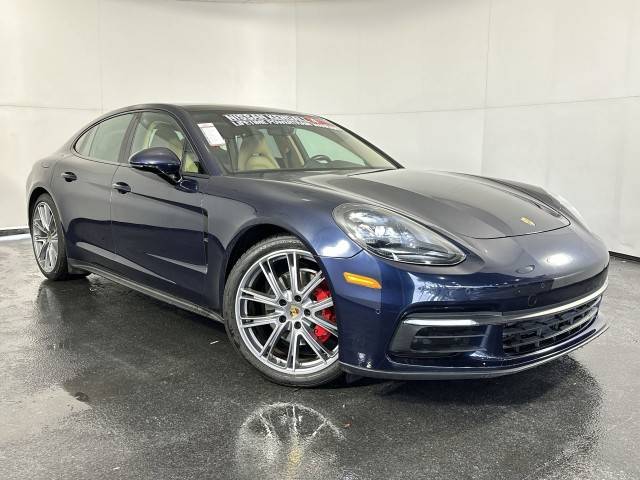 2018 Porsche Panamera RWD photo