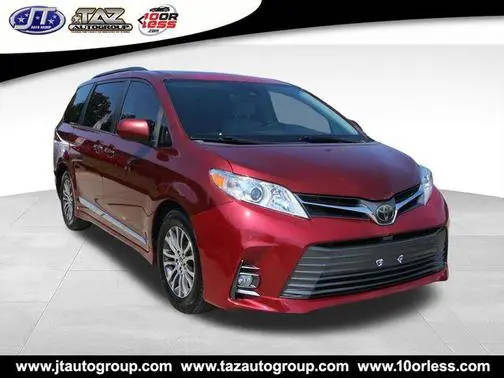 2018 Toyota Sienna XLE Premium FWD photo