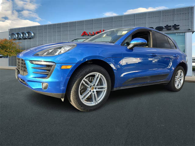 2018 Porsche Macan  AWD photo