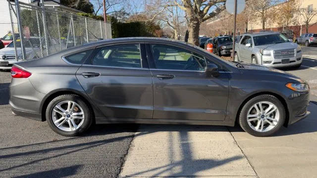 2018 Ford Fusion SE FWD photo