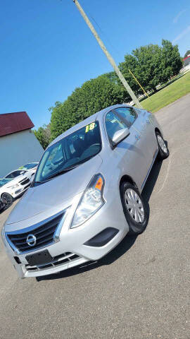 2018 Nissan Versa SV FWD photo