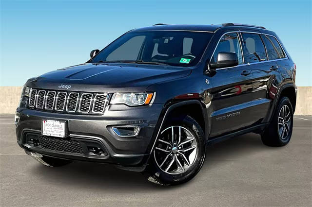 2018 Jeep Grand Cherokee Laredo E 4WD photo