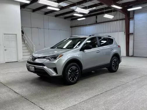 2018 Toyota RAV4 LE FWD photo