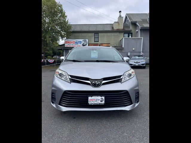 2018 Toyota Sienna LE FWD photo