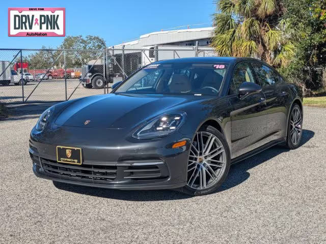 2018 Porsche Panamera  RWD photo