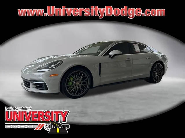 2018 Porsche Panamera RWD photo