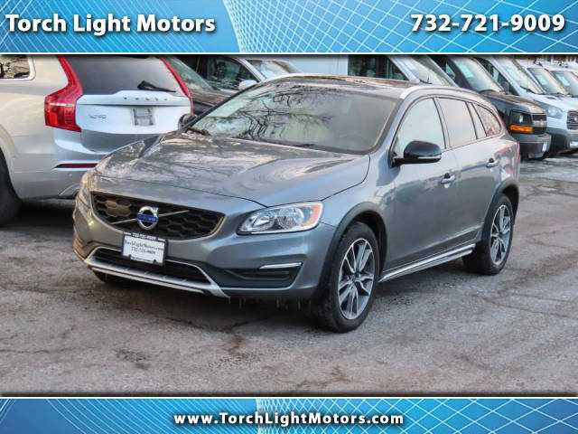 2017 Volvo V60 Cross Country  AWD photo