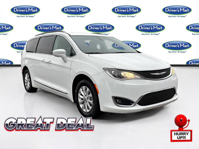 2017 Chrysler Pacifica Minivan Touring-L FWD photo