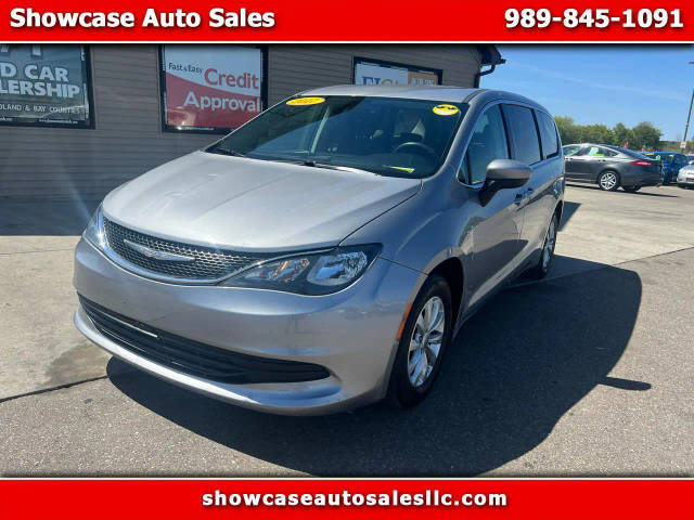 2017 Chrysler Pacifica Minivan Touring FWD photo