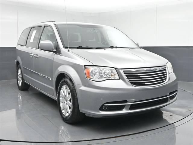2016 Chrysler Town and Country Touring FWD photo