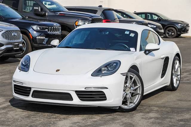 2018 Porsche Cayman  RWD photo