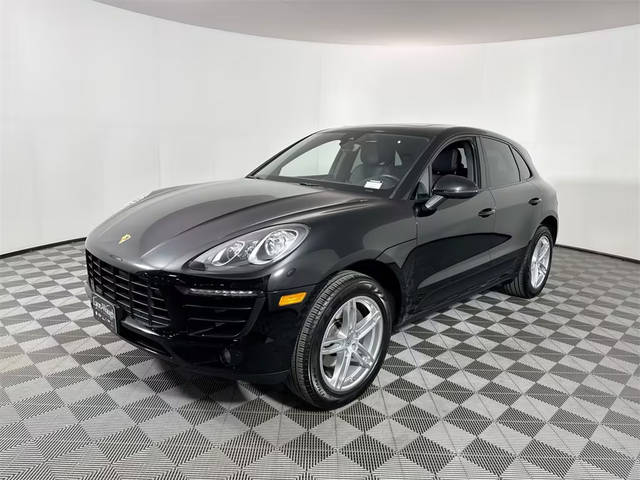 2018 Porsche Macan  AWD photo