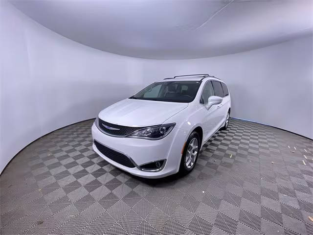 2018 Chrysler Pacifica Minivan Touring L Plus FWD photo