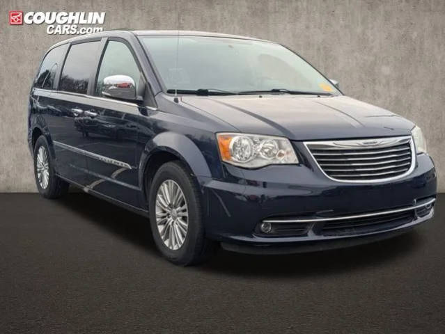 2016 Chrysler Town and Country Touring-L FWD photo