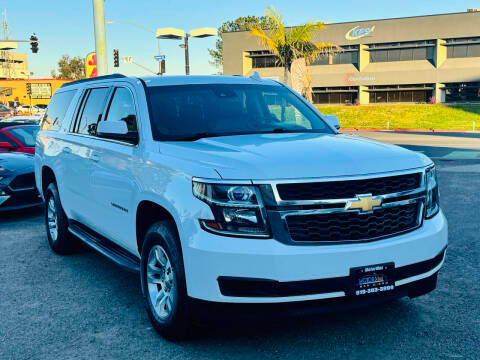2017 Chevrolet Suburban LT 4WD photo