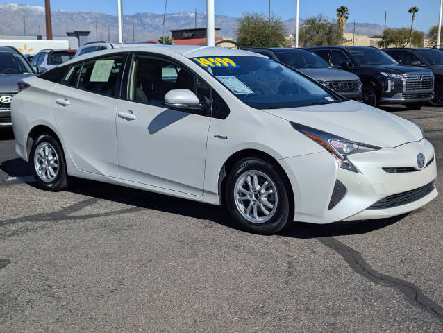 2018 Toyota Prius Three FWD photo
