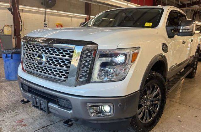 2018 Nissan Titan XD Platinum Reserve 4WD photo