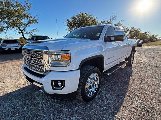 2018 GMC Sierra 2500HD Denali 4WD photo