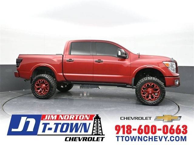 2018 Nissan Titan PRO-4X 4WD photo