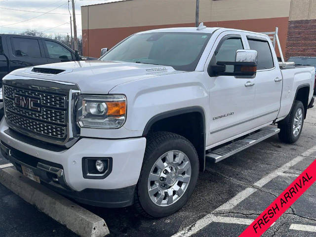 2018 GMC Sierra 2500HD Denali 4WD photo