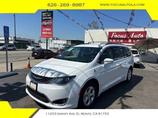 2018 Chrysler Pacifica Minivan Hybrid Touring L FWD photo