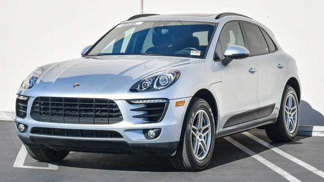 2018 Porsche Macan  AWD photo