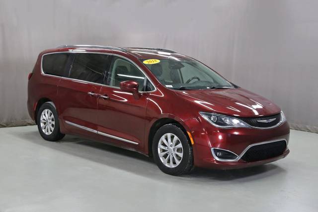 2018 Chrysler Pacifica Minivan Touring L Plus FWD photo