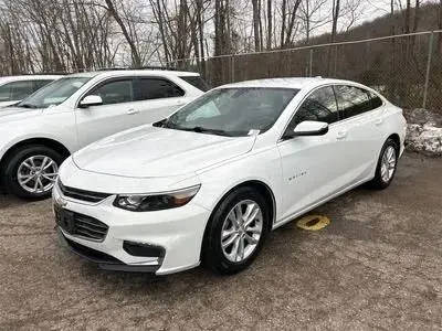 2017 Chevrolet Malibu LT FWD photo