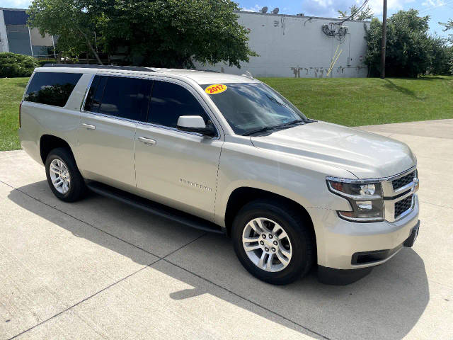 2017 Chevrolet Suburban LT 4WD photo