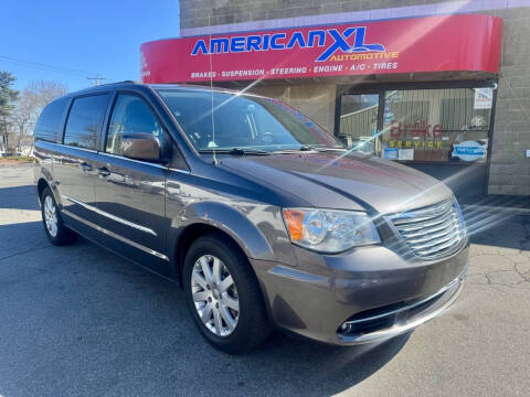 2016 Chrysler Town and Country Touring FWD photo