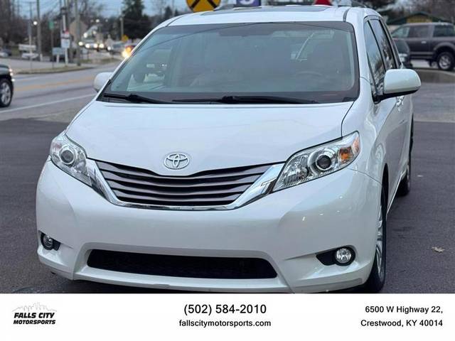 2017 Toyota Sienna XLE FWD photo