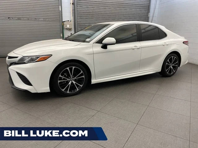 2018 Toyota Camry SE FWD photo