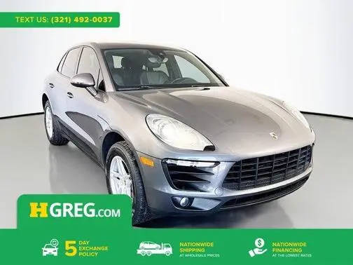 2018 Porsche Macan  AWD photo