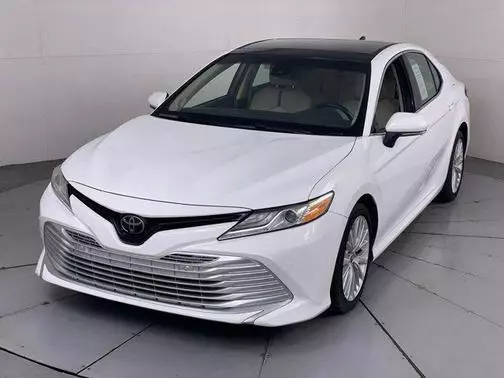 2018 Toyota Camry XLE V6 FWD photo