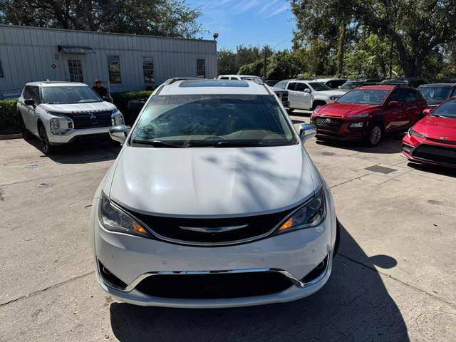 2018 Chrysler Pacifica Minivan Limited FWD photo