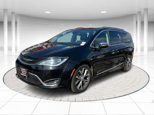 2018 Chrysler Pacifica Minivan Limited FWD photo