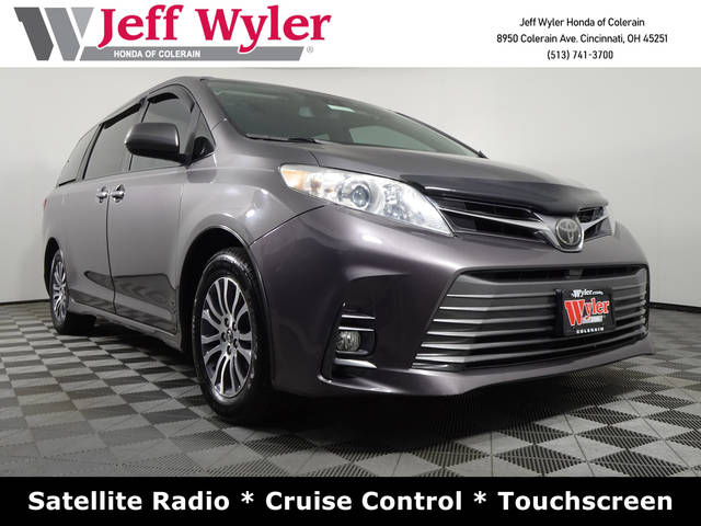 2018 Toyota Sienna XLE FWD photo