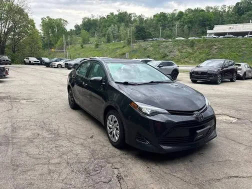 2018 Toyota Corolla LE FWD photo