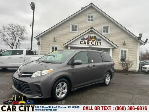 2018 Toyota Sienna LE FWD photo